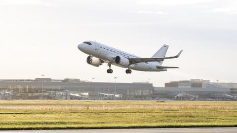2019-04-26-1st-ACJ319neo-take-off-on-endurance-flight.jpg