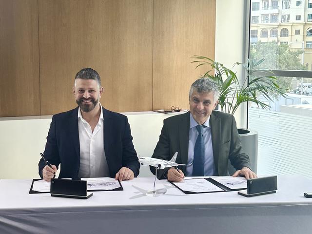 Tarek Muhiddin, COO of Amac Aerospace and Chadi Saade, President of Airbus Corporate Jets, signing a firm partnership agreement.