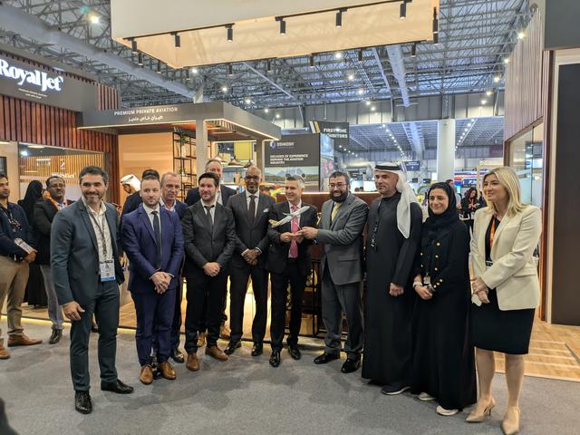 RoyalJet and Airbus Corporate Jets group picture