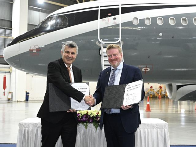 Chadi Saade, President of Airbus Corporate Jets signing a firm partnership agreement with David Best, Jet Aviation’s senior vice president regional operations Americas in Singapore