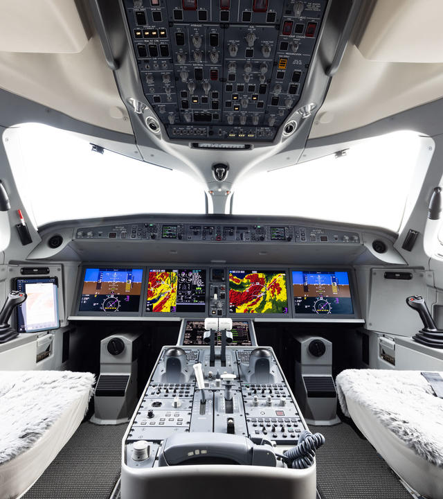 ACJ TwoTwenty - Cockpit