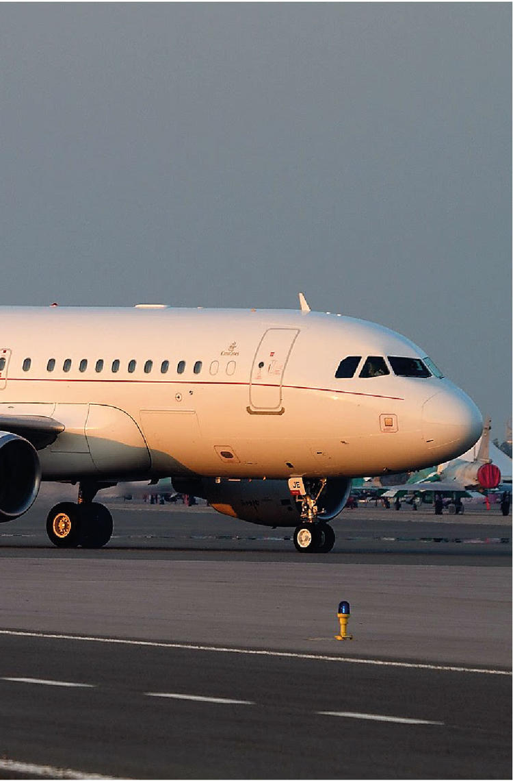 ACJ319 A6-CJE Emirates
