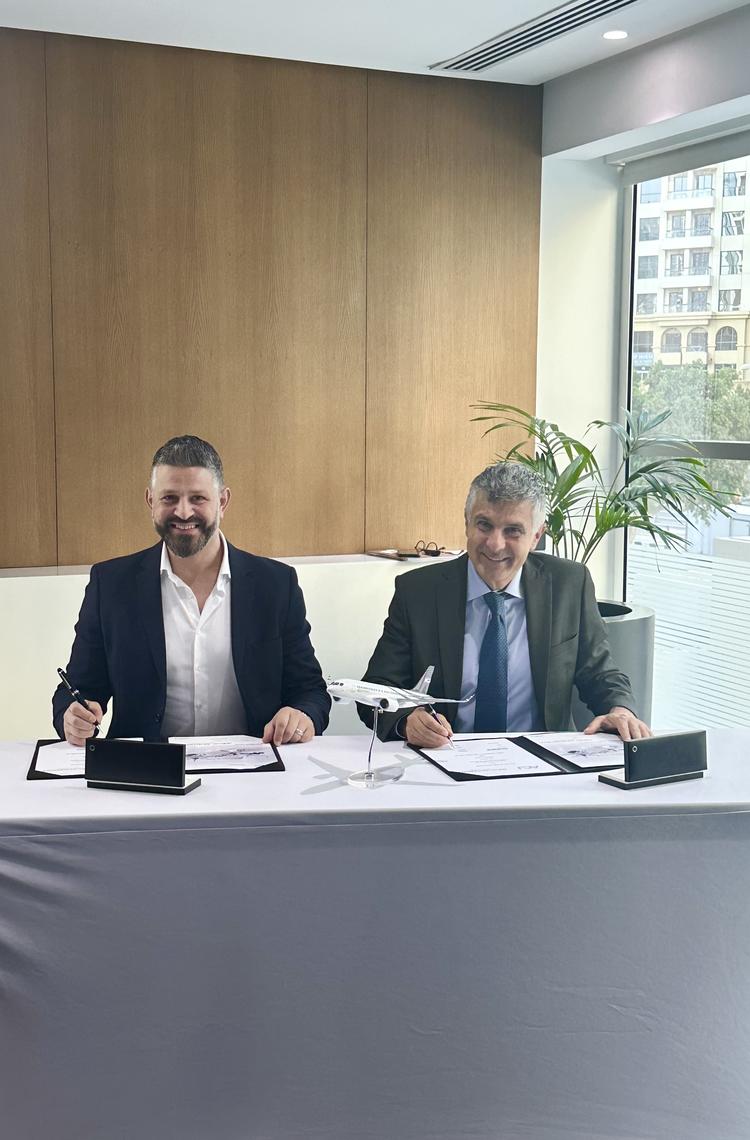 Tarek Muhiddin, COO of Amac Aerospace and Chadi Saade, President of Airbus Corporate Jets, signing a firm partnership agreement.